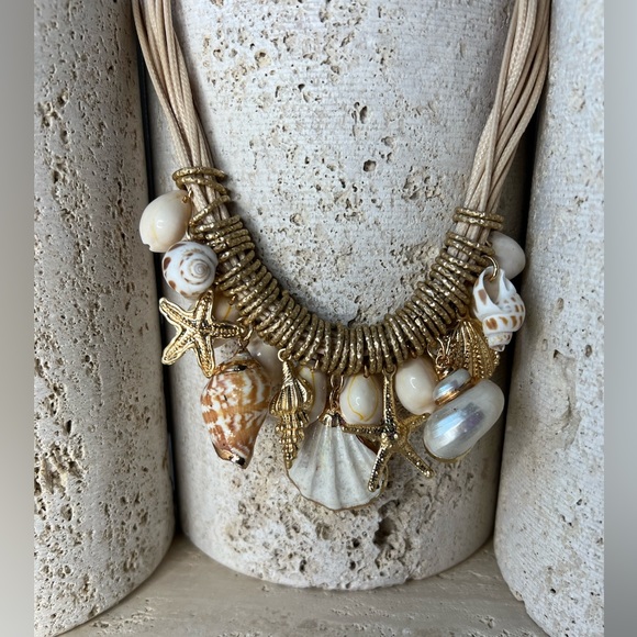 NWT Genuine SEASHELL NECKLACE With Gold Charms, Summer Jewelry, Resort Ready - Picture 5 of 9